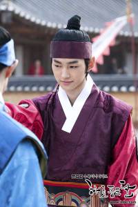       ( 2012  ...) The Moon That Embraces the Sun / 2012 (1 )  