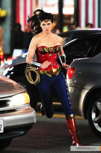   - () - Wonder Woman - 2011  