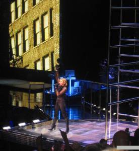  :     () / Madonna: The Confessions Tour Live from London 