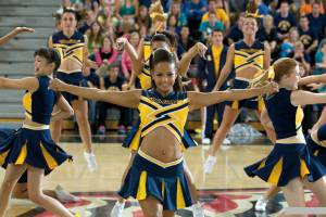   :   ! () - Bring It On: Fight to the Finish (2009) 